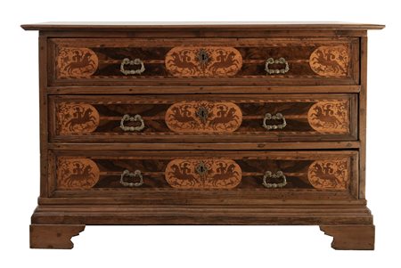 Canterano. Area veneta, XVII secolo. Realizzato in massello di noce con...