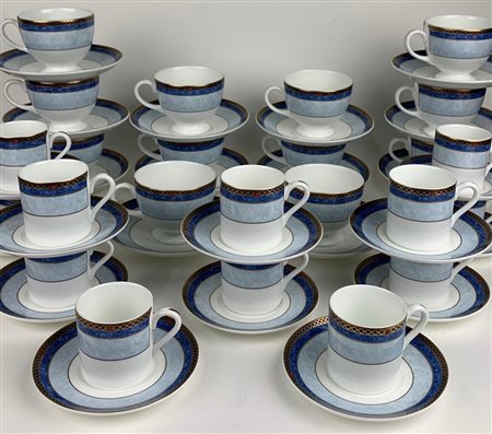 SERVIZIO DA THE E CAFFE' DA 12 IN PORCELLANA DI WEDGWOOD serie 'Curzon'...