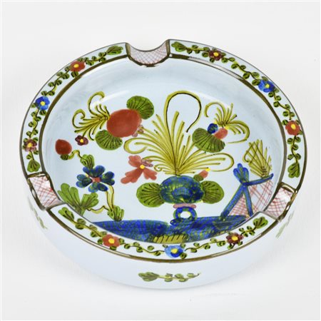 POSACENERE rotondo in ceramica policroma decorato a motivi floreale,...