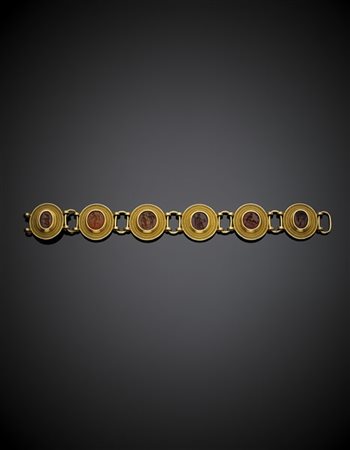 CASTELLANI
Bracciale modulare in oro giallo con sei corniole ovali ad intaglio