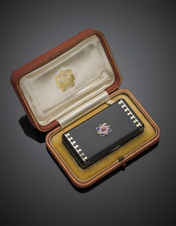 CARTIER
Scatola in lega di oro e argento, smalti e piccoli diamanti. N° S658, g