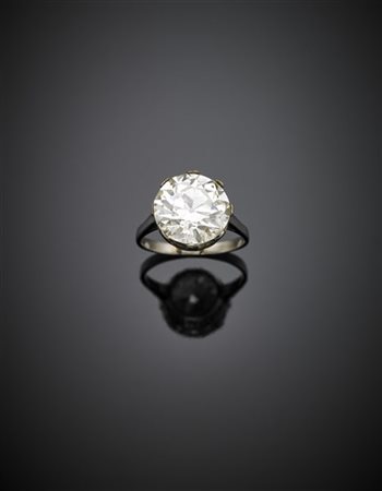Anello in oro bianco con diamante solitario taglio vecchio di ct. 6,77, g 4 cir