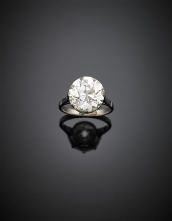 Anello in oro bianco con diamante solitario taglio vecchio di ct. 6,88, g 5 cir