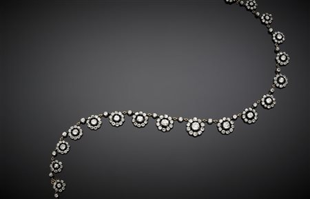 Collana a scalare in oro giallo 333/1000 e argento a diciotto motivi floreali c