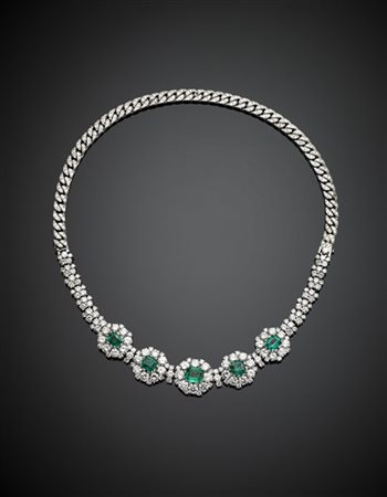 Bracciale in oro bianco, diamanti e cinque smeraldi ottagonali di lungh. cm 17,