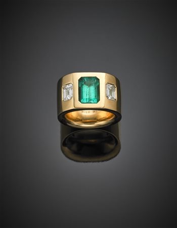 VHERNIER
Anello in oro giallo con smeraldo ottagonale di ct. 3,06 e due diamant