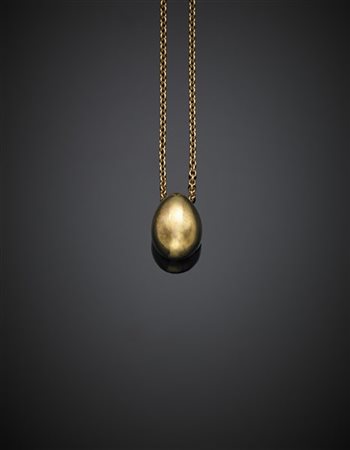 POMELLATO
Catenina in oro giallo con pendente a uovo, g 6,30 circa, lungh. cm 4