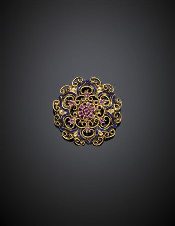 Spilla/pendente in oro giallo, smalto blu e rubini g 10,29 circa, lungh. cm 3,2