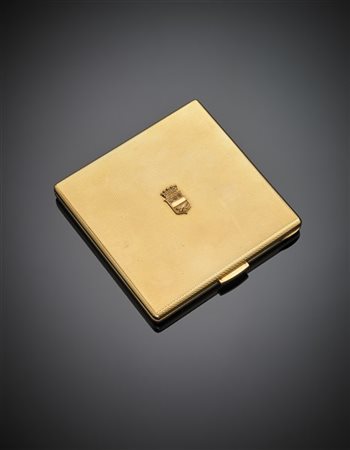 FRATELLI CACCHIONE
Portasigarette in oro giallo zigrinato con stemma araldico,