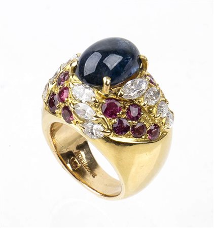 Boucheron, anello in oro giallo con zaffiro cabochon