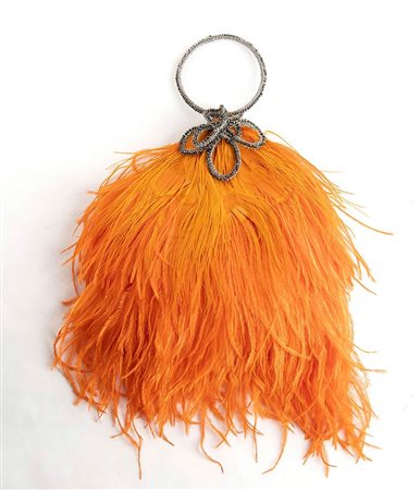 BORSA ARANCIONE IN PIUME DI STRUZZO E PAVONE CON CHIUSURA BRACCIALE IN FILIGRANA DI FERRO E PIRITE