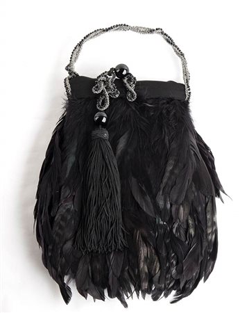 BORSA IN PIUME DI GALLETTO NERO CON MANICO GIOIELLO IN FILIGRANA DI FERRO E ONICE