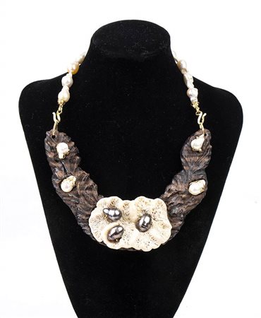 COLLANA PLASTRON CON PERLE BAROCCHE AUSTRALIANE E TAHITI, MOGANO, MADREPORA 