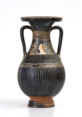 APULIAN PELIKE IN GNATHIA STYLE
Late 4th - early 3rd century BC
