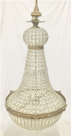 Lampadario a cesto con struttura in metallo decorata in rilievo a mascheroni, m