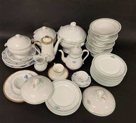 Lotto di cartoni contenenti zuppiere, alzatine, piatti e altro in porcellana di