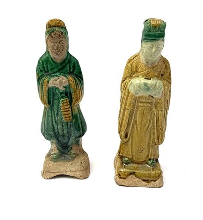 Due statuine a smalto sancai. Cina, dinastia Ming (1368-1644)(h max cm 13) (dif