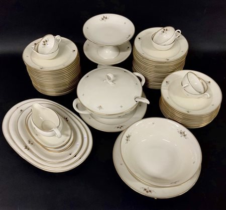 Manifattura tedesca, servizio da tavolo da dodici persone in porcellana color c