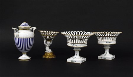 Manifatture diverse, lotto composto da tre alzatine e un vaso biansato in porce