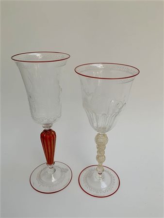 Manifattura di Murano lotto di due calici in vetro soffiato e acidato a vascell