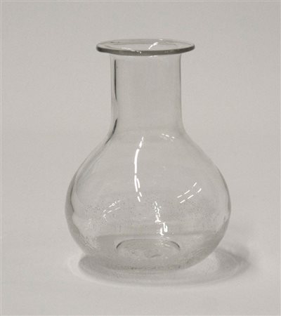 Vaso in vetro trasparente incolore con inclusione di bolle d'aria. Italia, seco