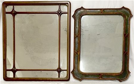 Lotto di due specchiere diverse con cornici in legno (difetti)