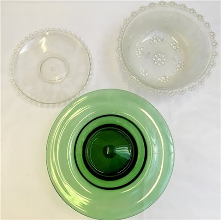 Manifatture diverse, lotto composto da un piatto verde ed un'insalatiera con pi