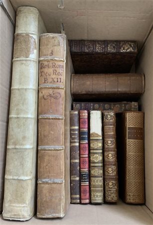 Lotto di volumi del XVIII e XVII secolo in legature coeve, si segnala: MERCATOR