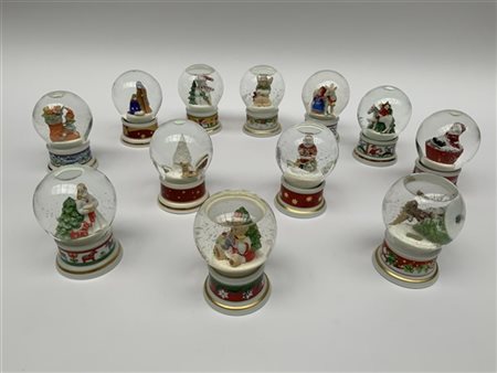 Manifattura tedesca Hutschenreuther, gruppo di dodici boules de neige a tema na