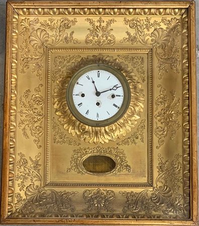 ANONIMO
Pendola da parete in legno dorato.Austria epoca 1850 Circa.
Quadrante i