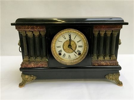 ANONIMO

Pendola da appoggio in legno ebanizzato e laccato con inserti in metal