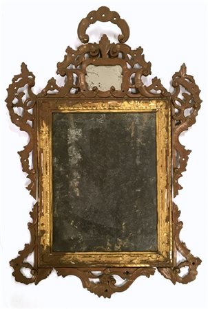 Antica specchiera in legno intagliato e dorato, pendenti di foglie e fiori (cm