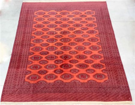 Tappeto Bouhkara, Pakistan, secolo XX.Decoro con Memling Gul ross