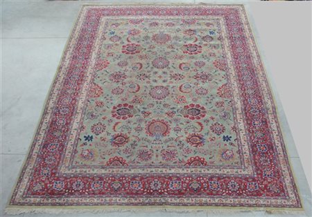 Tappeto Tabriz, Persia, secolo XX.
Decoro floreale policromo sparso su fondo ve