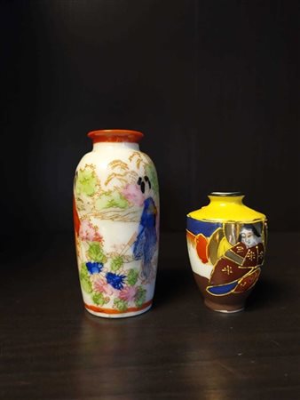 Lotto di due vasetti in porcellana policroma, Giappone, sec. XX (misure diverse