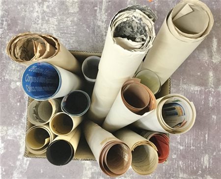 Cartone contenente numerosi manifesti di argometo vario (difetti)