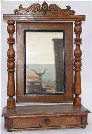 Psiche da tavolo in noce con cassetto alla base, montanti torniti e cimasa inta