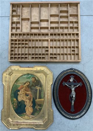 Lotto composto da una cornice a vassoio in legno dorato del secolo XIX contente