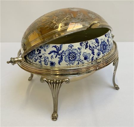 Scaldavivande in metallo argentato con piedi mossi e coperchio basculante, vasc