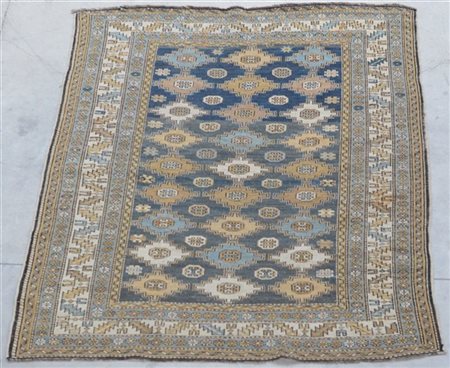 Tappeto Shirwan, Caucaso, fine secolo XIX.
Decoro con file di Gul romboidali ne