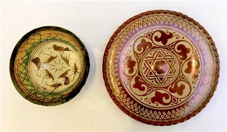 Arte orientale, ciotola e piatto in ceramica decorato a lustro. Epoche diverse