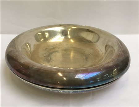 Centrotavola di forma circolare in metallo argentato. Italia, seconda metà seco