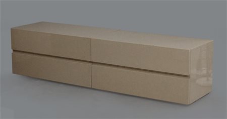 Paolo Tommasi Due cassettiere basse in legno laccato beige. Produzione Molli, Ro