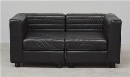 Tito Agnoli Divano componibile composto da due unità angolari imbottito e rivest