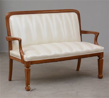 Ducrot (Attribuito)
Divanetto a due posti con struttura in legno massello, sedut