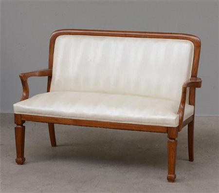 Ducrot (Attribuito)
Divanetto a due posti con struttura in legno massello, sedut