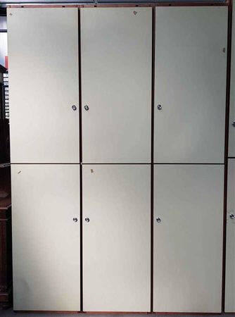 Osvaldo Borsani Armadio componibile a tre moduli e sei ante modello "A57". Produ