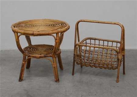 Lotto composto da un tavolino in giunco e malacca unito a un portariviste della