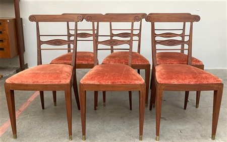 Lotto di sei sedie nello stile di Paolo Buffa in legno massello con schienale a