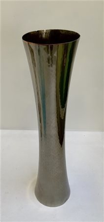 Zanetto Vaso in rame argentato. Padova, anni '90/2000. Firmato sotto la base. (h